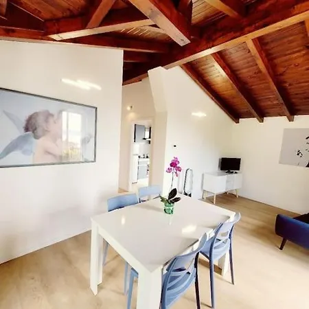 Casa Giuly , Attico Sul شقة